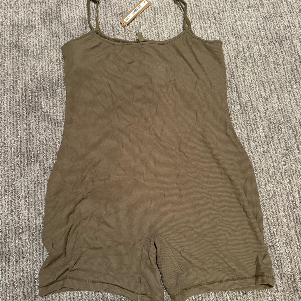 NWT Skims Soft Lounge Scoop Onsie